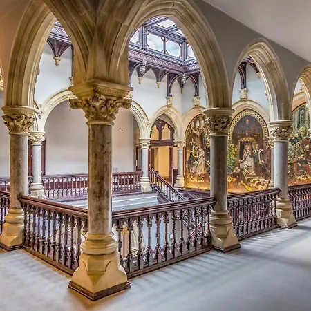 아파트 The Lucy Stone Cross Mansion 울버스톤