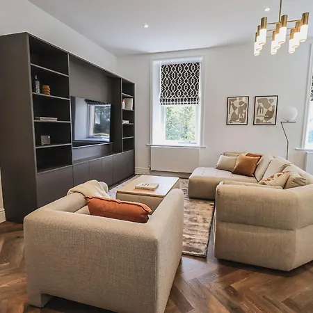 The Lucy Stone Cross Mansion Apartament