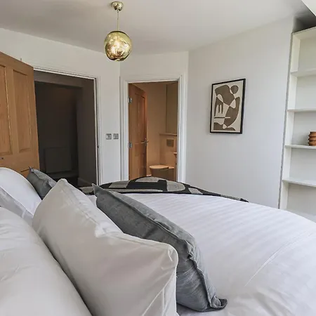 Apartament The Lucy Stone Cross Mansion *