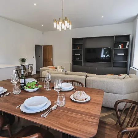 The Lucy Stone Cross Mansion Apartament *